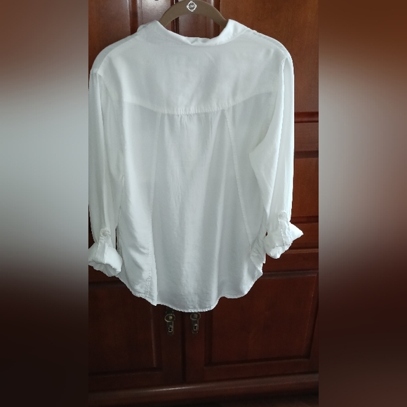 White blouse, New without tags. - Picture 2 of 4